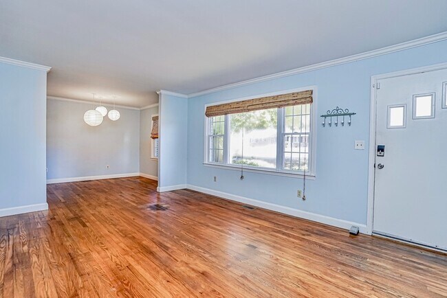 Building Photo - 408 Thornwood Dr
