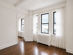 Building Photo - 140 E 46th St