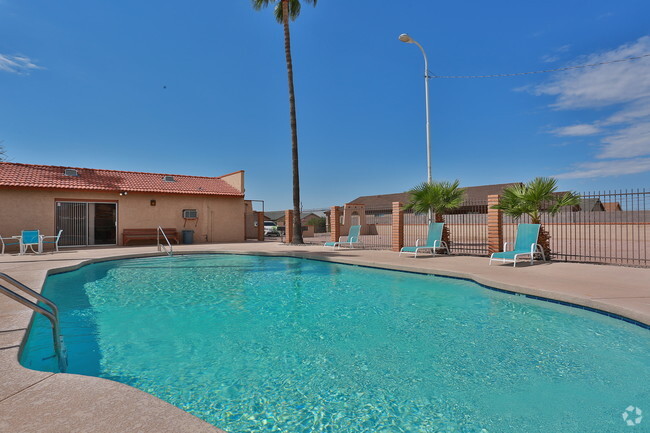 Pool - Golden Sands Resorts