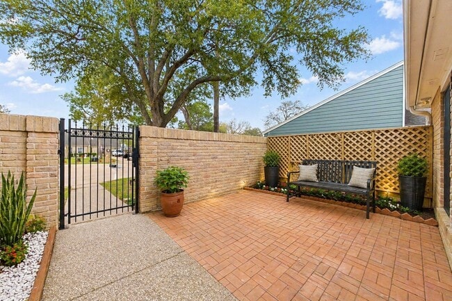 Foto del edificio - 20206 Lake Sherwood Dr