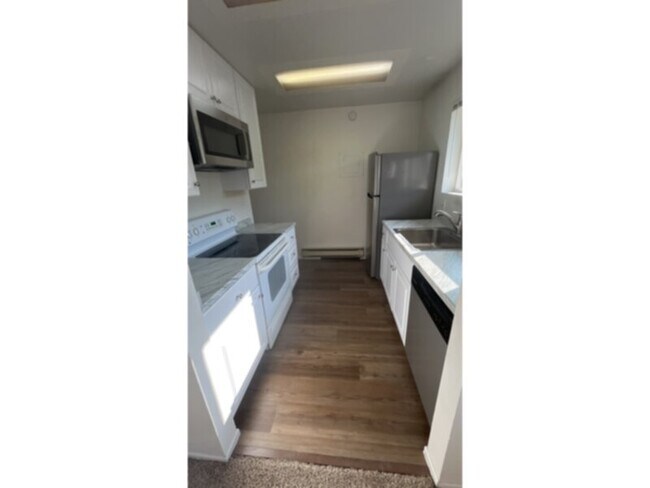 Foto del edificio - Tired of outdated rentals? This stunning two bedroom upper level duplex unit boasts a complete moder