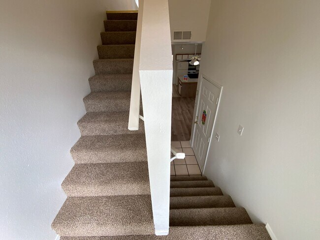 Foto del edificio - 3 Bedroom Townhome Available Near Albuquer...