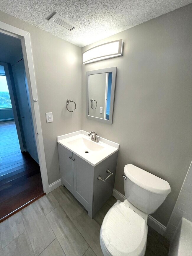 Building Photo - 2728 N Hampden Ct