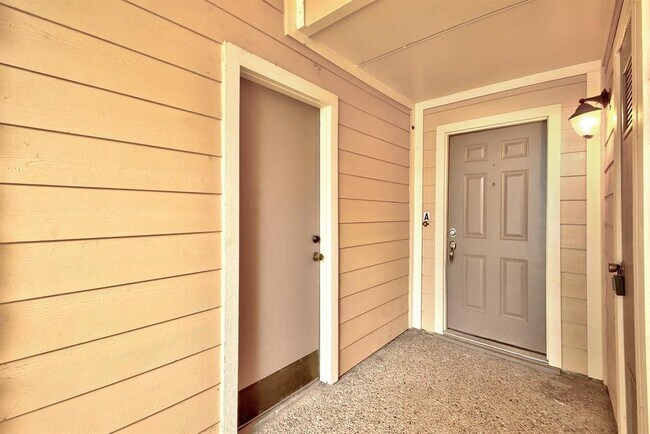 Building Photo - 8504 Mesa Dr