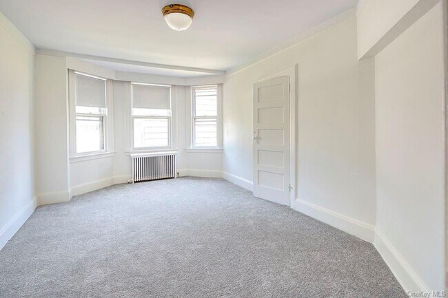 Foto del edificio - 120 Soundview Ave