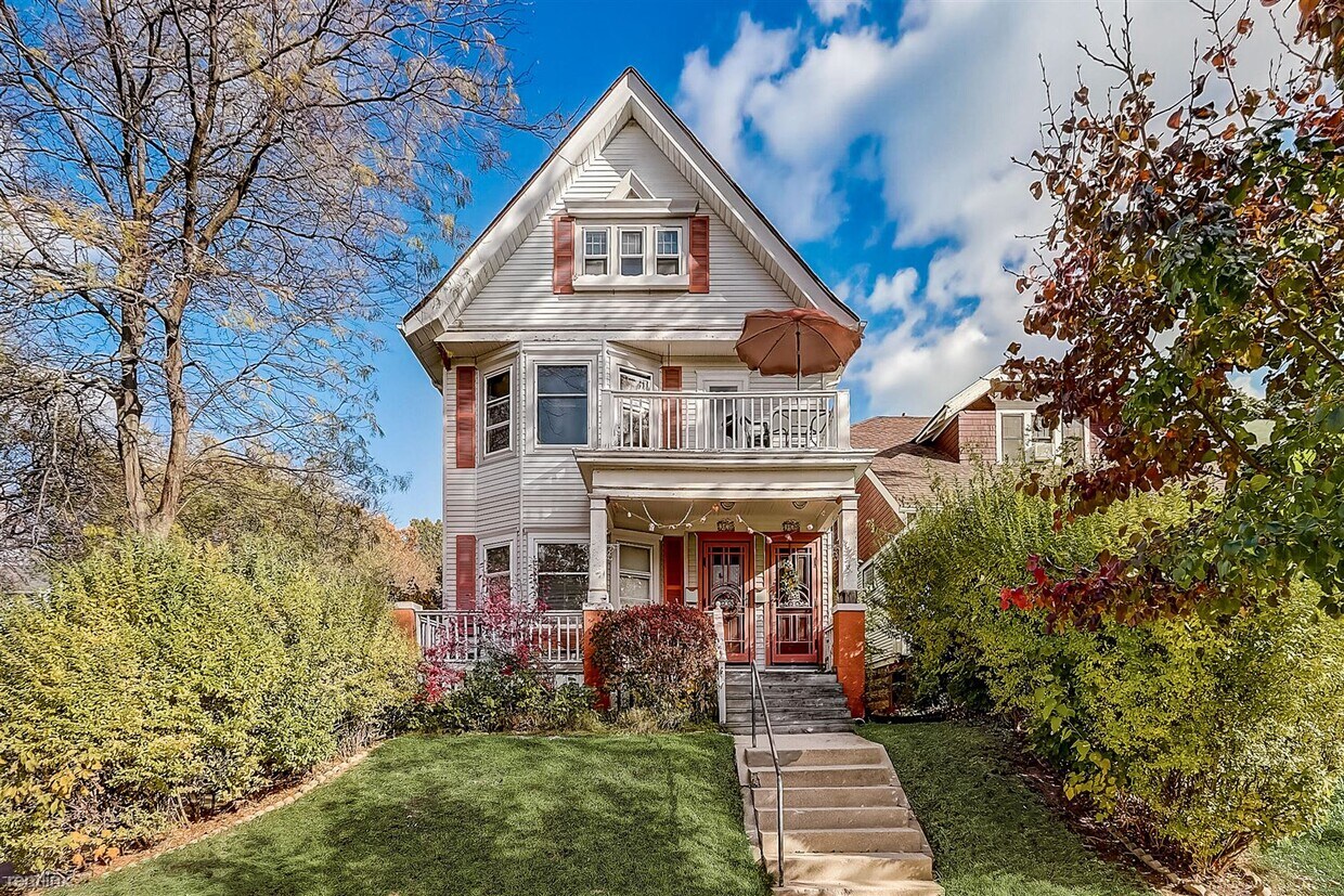 2 br, 1 bath House 3478 N Newhall St House Rental in Milwaukee, WI