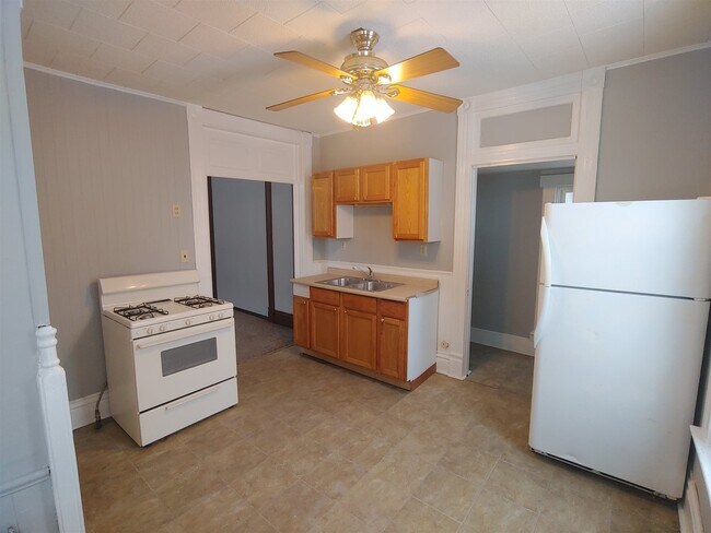 Building Photo - 745 Salamonie Ave