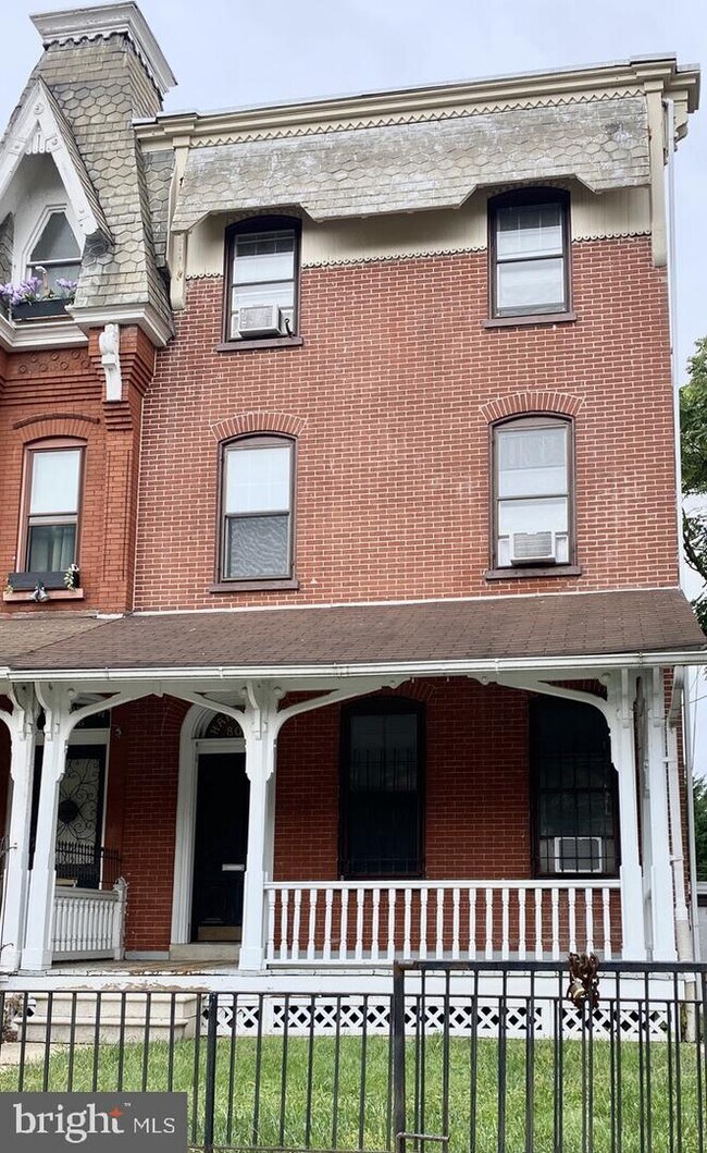 Building Photo - 804 N Franklin St