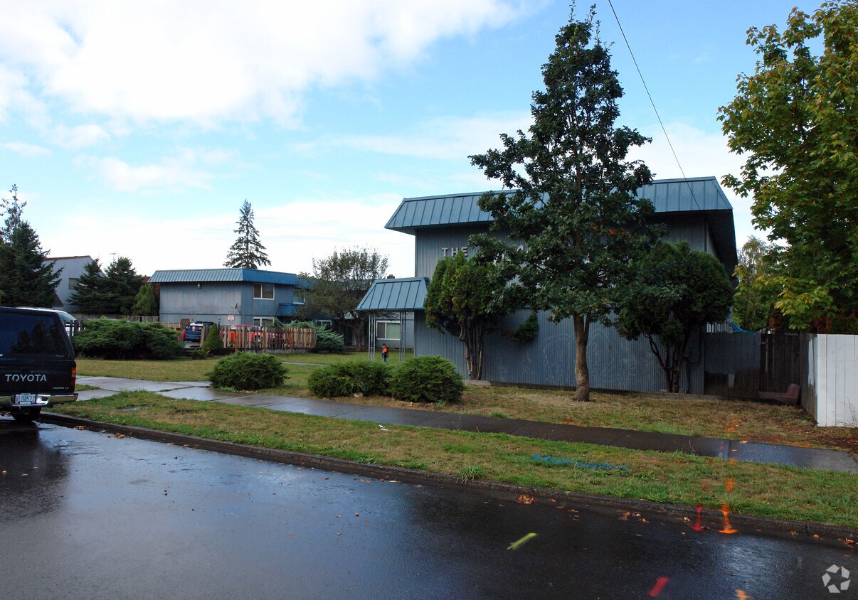 Building Photo - The Glen Villa Apartments