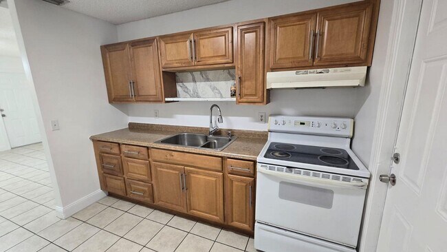 Foto del edificio - 4770 Cole St