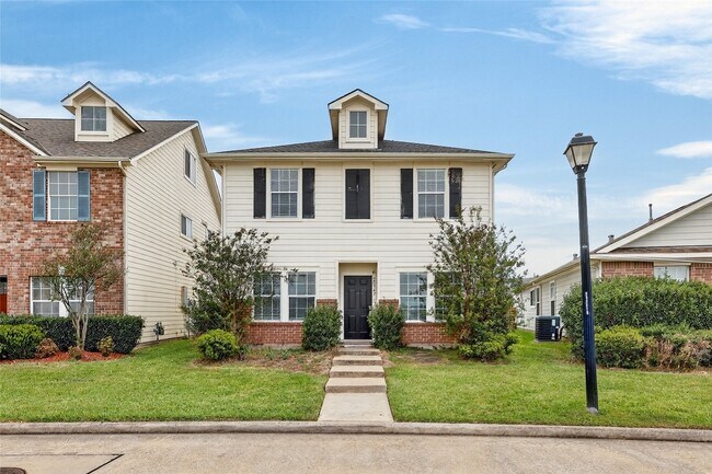 Building Photo - 20747 Settlers Lake Cir N