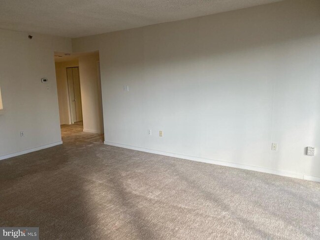 Building Photo - 1530 Key Blvd