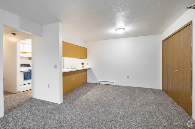 2BR, 1BA - 950SF - Dining Room - Culver Estates Apartments
