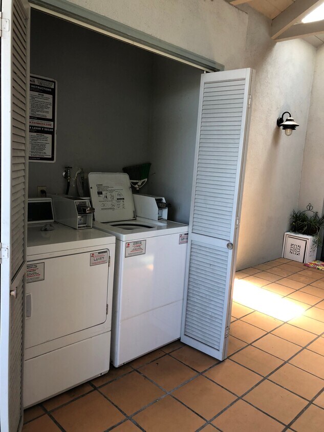 Foto del edificio - 700 David Ave