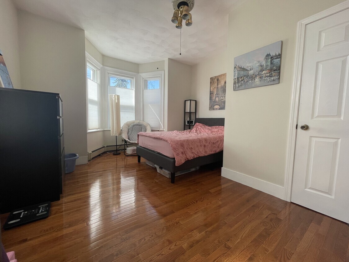 Bed 1a - 96 Wyman St