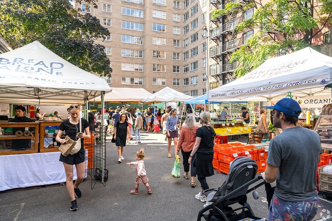 There are all sorts of events in Upper East Side from farmers markets to major festivals.