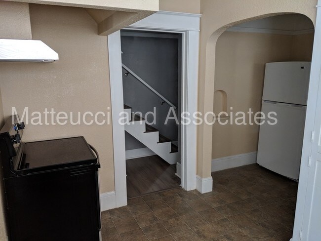 Foto del edificio - 2 bed 1 bath close to miracle mile