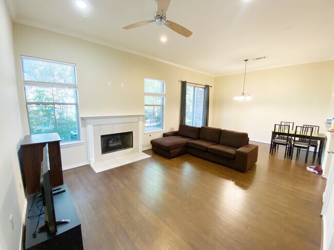 Foto del edificio - 1222 Lake Pointe Way