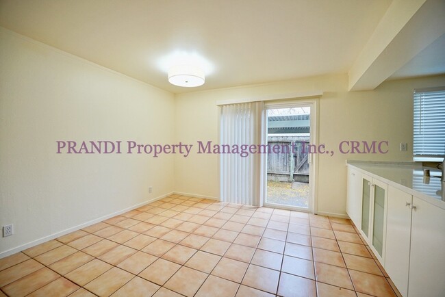 Building Photo - Corner Townhome with A/C and Extra Storage