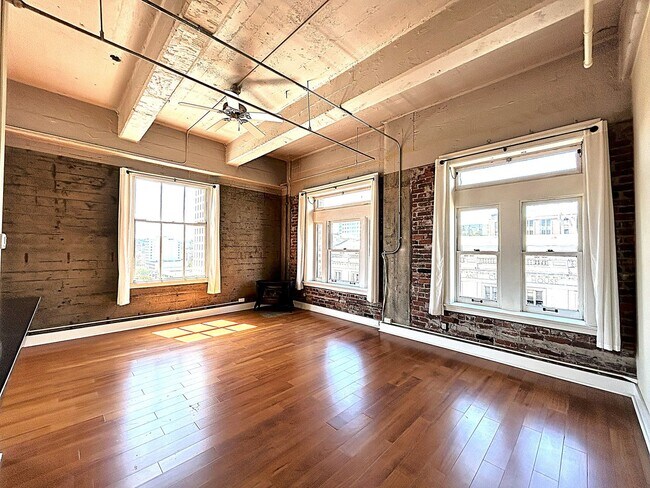 Foto del edificio - Unique home nestled in a Historic building...