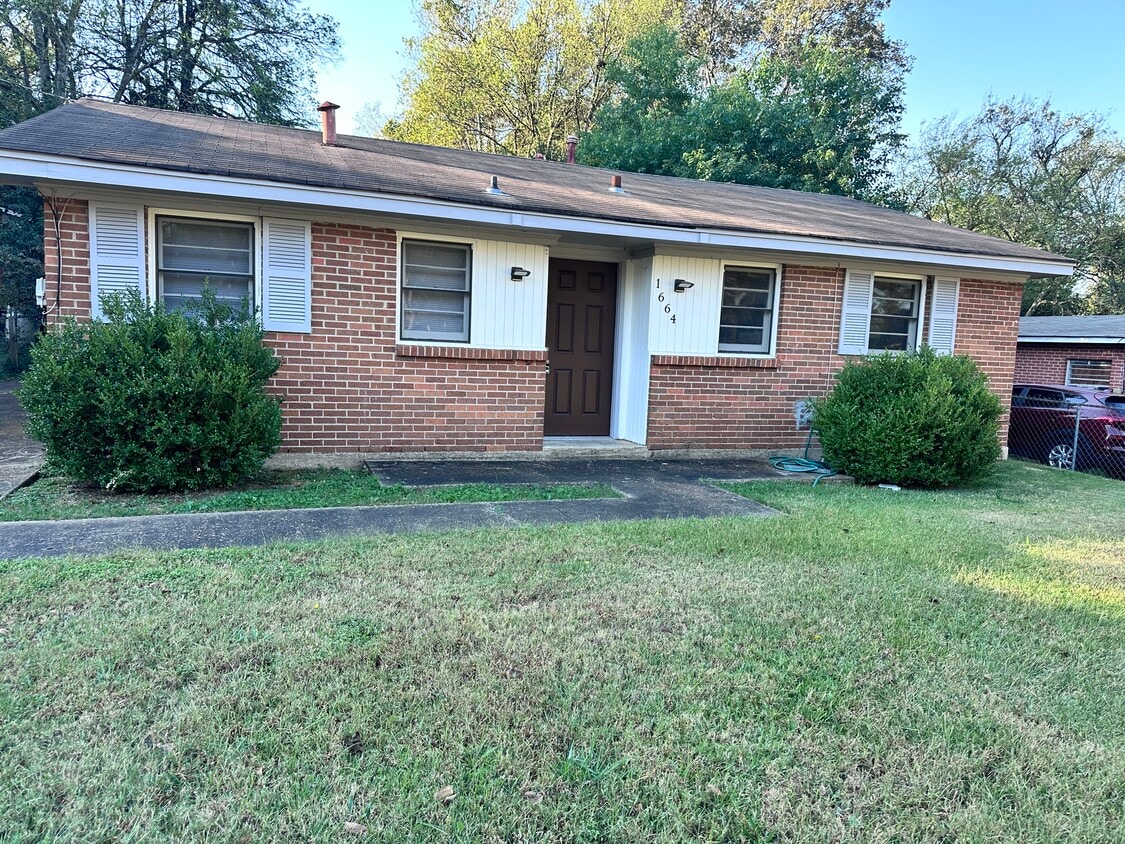 Primary Photo - 1664 Yarbrough St