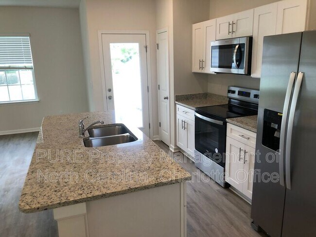 Foto del edificio - 5517 Carrington Ct