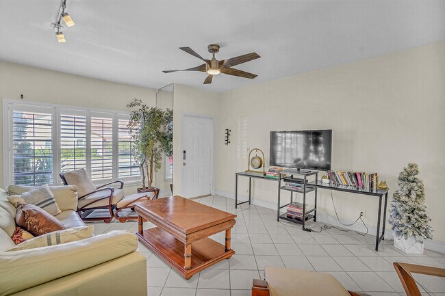Foto del edificio - 584 SE 20th Ave