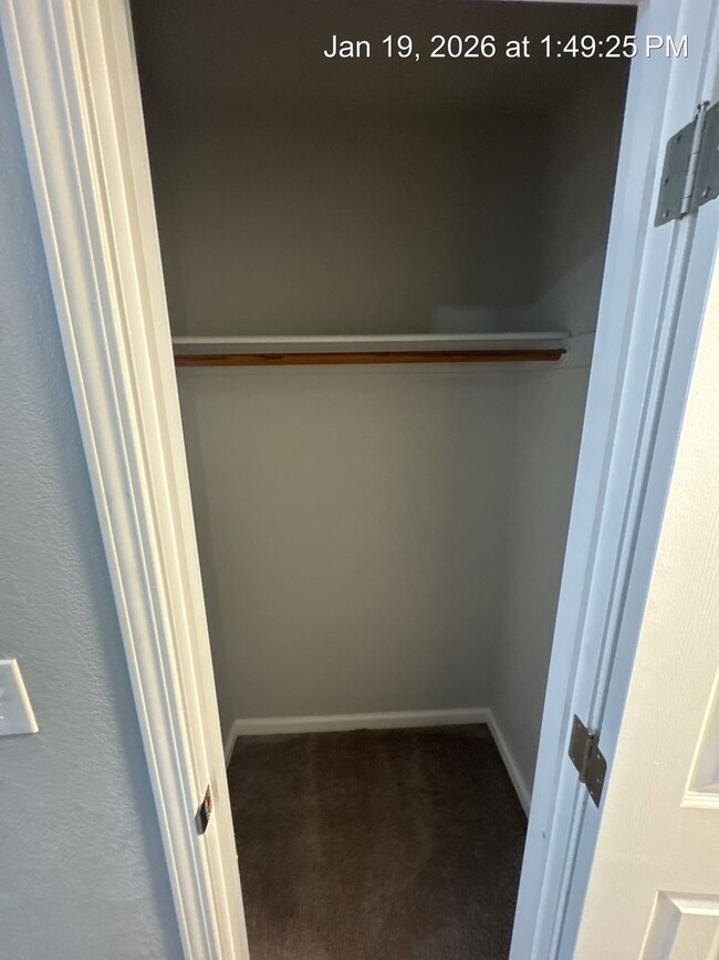 Building Photo - 3 Bedroom Home Available Now!!