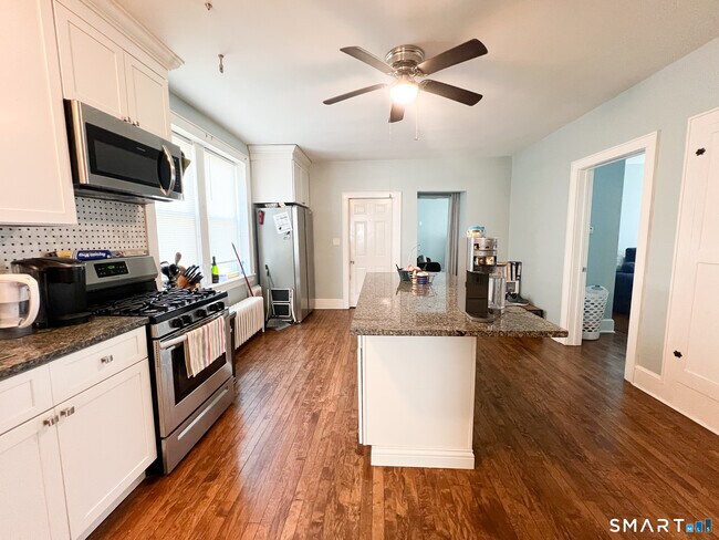 Foto del edificio - 793 Milford Point Rd