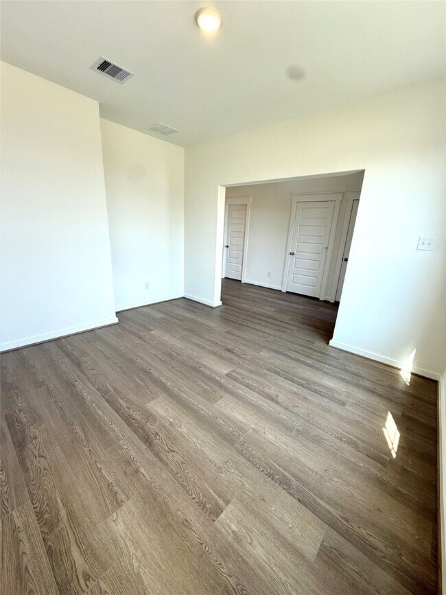 Building Photo - 4625 Peony Grn Dr