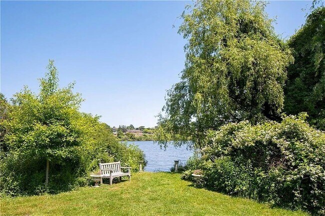 Foto del edificio - 75 Green End Ave