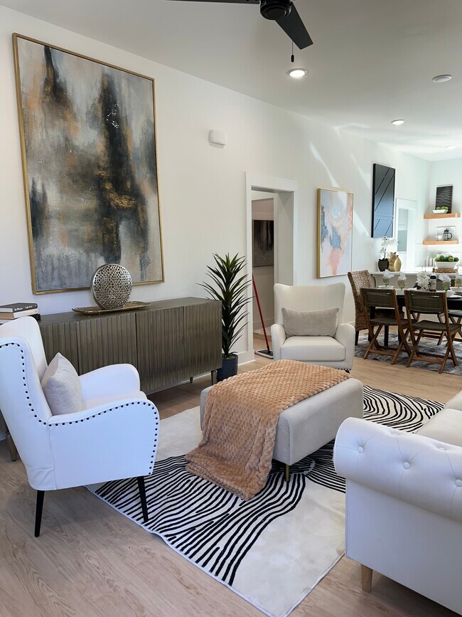 Sala principal - 349 W Rock St