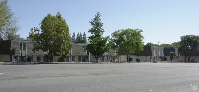 Building Photo - 3905 Clayton Rd