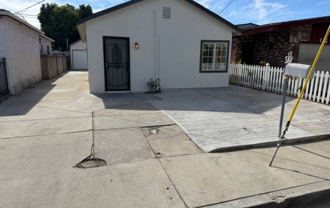 Building Photo - 15340 Pimenta Ave
