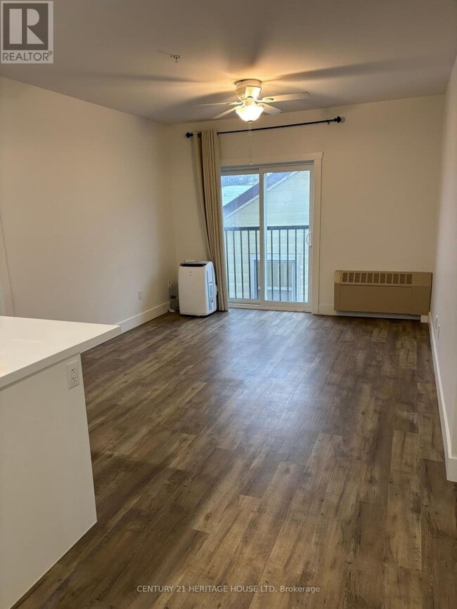 Building Photo - 69 Curtis St