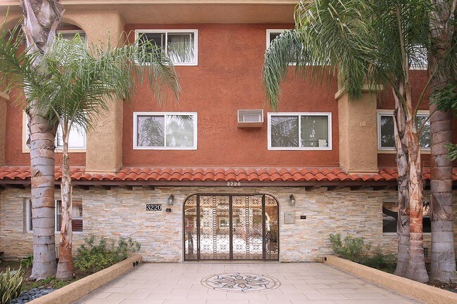 Building Photo - 3220 Altura Ave