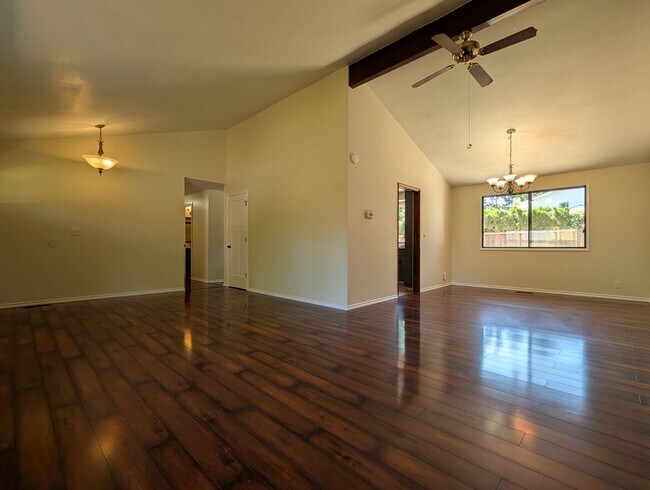 Foto del edificio - Wonderful 4-Bedroom, 2-Bath Home With Soli...