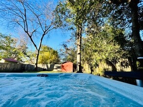 Building Photo - 2043 Dellwood Ave