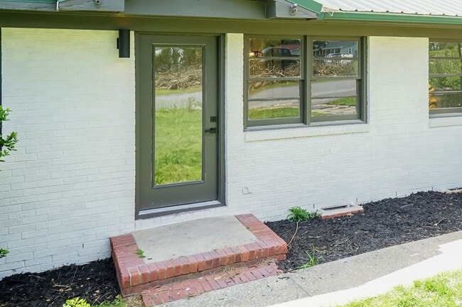 Foto del edificio - Spacious 4-Bedroom Rental – 10 Minutes from Fort Bragg & local amenities!