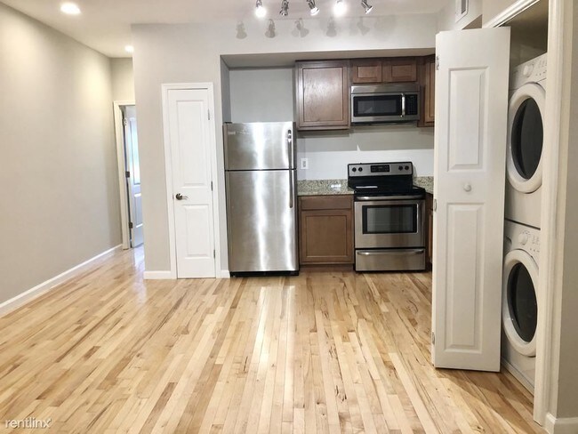 Building Photo - 2 br, 1 bath Apartment - 1517 3rd St NW