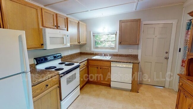 Building Photo - 120 Locust Ct