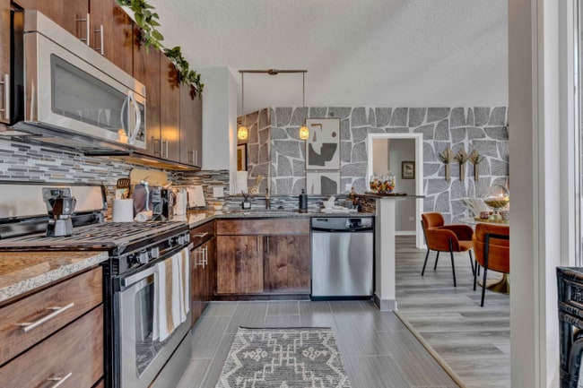 Photo - 331 E Ohio St Apartment