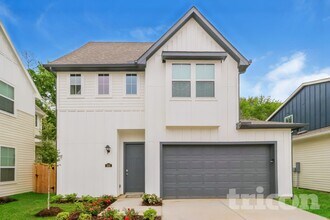 Building Photo - 9835 Willow Creek Commerce Dr