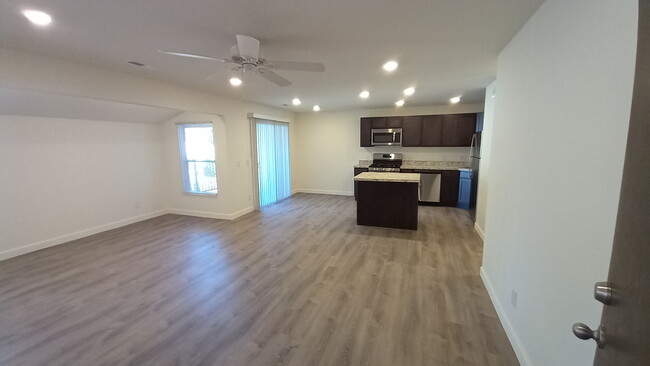 Building Photo - 24 Honey Locust Ln
