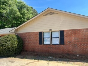 Building Photo - 125 Deer Creek Dr