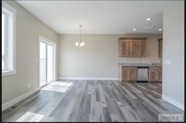 Foto del edificio - 4 bed 3 bath twin home in Idaho Falls 2 se...