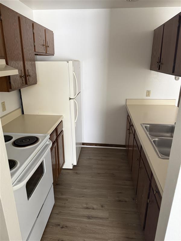 Building Photo - Hidden Brook Manor