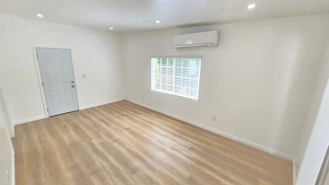 living room - 1041 N Edinburgh Ave