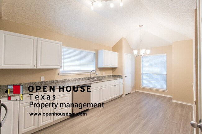 Foto del edificio - 8817 Sabinas Trail, Fort Worth