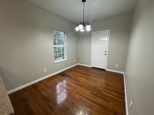 Foto del edificio - 4 Bed and 2.5 Bath in Atlanta!